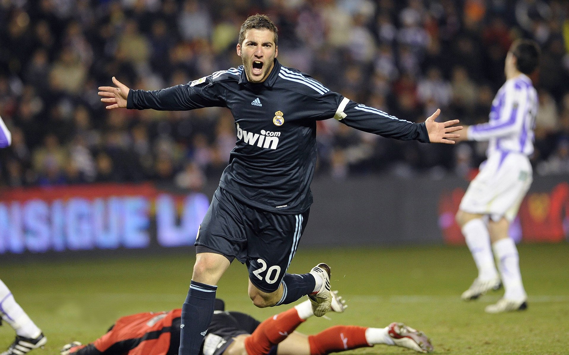 世界杯预选赛南美区开战 巴西阿根廷齐迎开门红